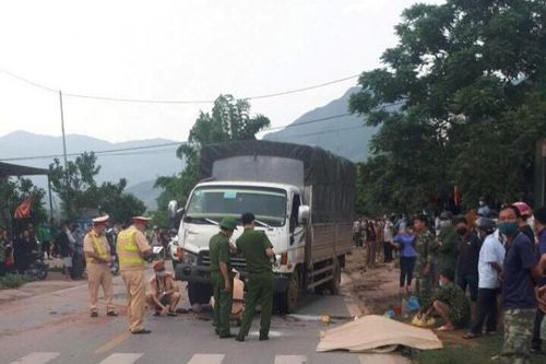 Sơn La: Va chạm giữa xe tải và 2 xe máy, 1 người tử vong