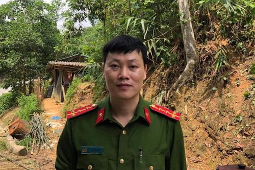 Đại úy công an kể lại giây phút lao vào dòng nước lũ cứu người