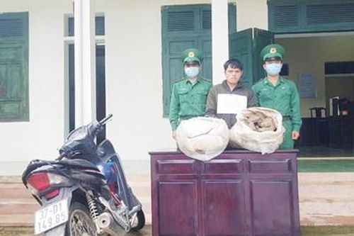 Bắt đối tượng vận chuyển trái phép 100kg chất nổ