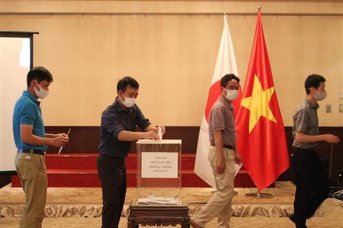 Người Việt tại Nhật Bản quyên góp ủng hộ quê nhà chống dịch COVID-19