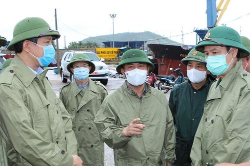 Đồng chí Bí thư Tỉnh ủy Đỗ Trọng Hưng kiểm tra, chỉ đạo công tác tìm kiếm cứu nạn trên biển và phòng chống bão số 2