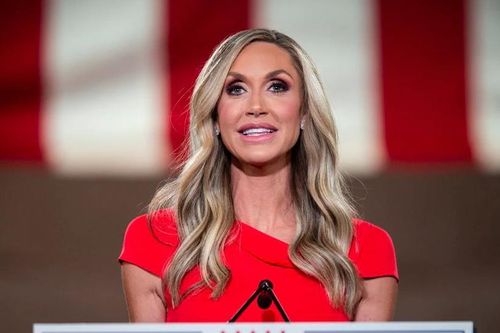 Khuyên người Mỹ ở biên giới mua thêm súng, con dâu Trump bị chỉ trích