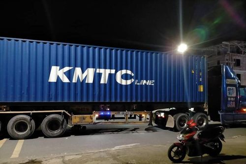 Một người tử vong sau khi va chạm với xe con