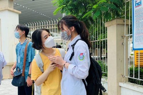 Đề thi Ngữ văn chuyên lớp 10 gợi mở những điều bí ẩn kỳ diệu trong tâm hồn học sinh