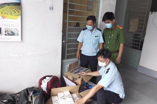 Phát hiện lực lượng kiểm soát Hải quan, đối tượng vận chuyển bỏ lại 1.700 gói thuốc lá điếu