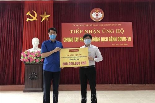Nhiều cơ quan, doanh nghiệp, cá nhân tiếp tục ủng hộ phòng, chống dịch COVID-19
