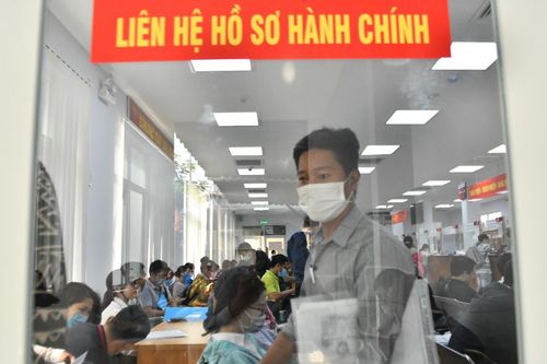 UBND quận 7 đổi địa điểm nhận trả hồ sơ vì cán bộ nhiễm nCoV