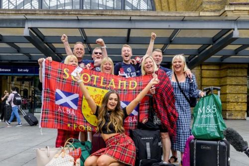 Chùm ảnh: 20. 000 cổ động viên Scotland 'đốt cháy' ... London