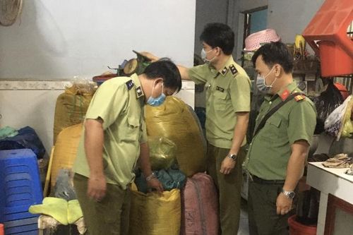 Vĩnh Long: Triệt phá thành công 'ổ' chuyên sản xuất cà phê giả mạo thương hiệu