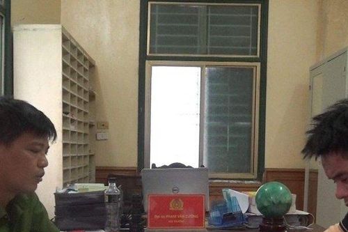 Ép nữ công nhân lên xe ô tô rồi sàm sỡ, không ngờ bị cô gái khống chế