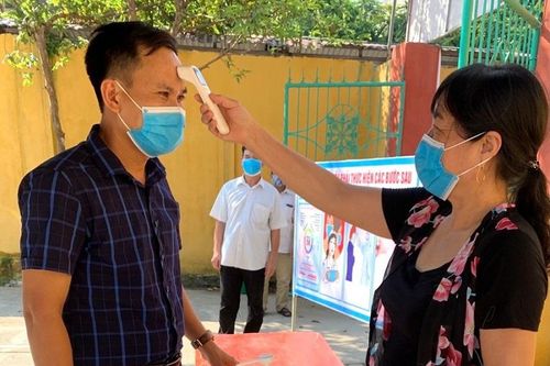 Tăng cường công tác quản lý báo cáo trường hợp mắc COVID-19