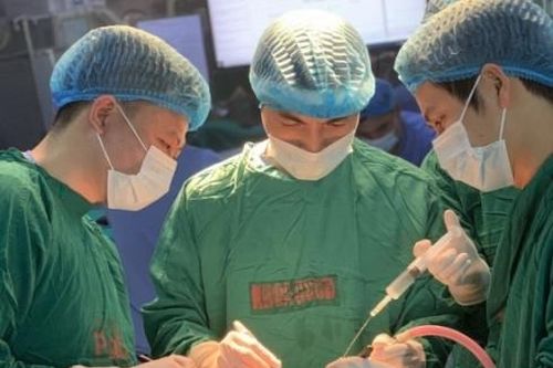 Chuyển vạt da điều trị loét cùng cụt cho thanh niên trẻ