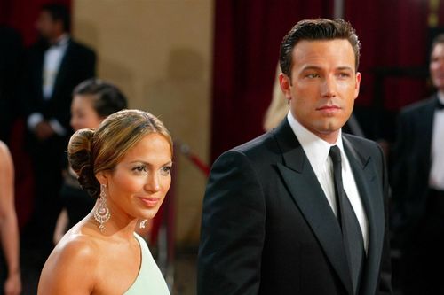 Sau Jennifer Lopez, Angelina Jolie cũng quay lại với chồng cũ?