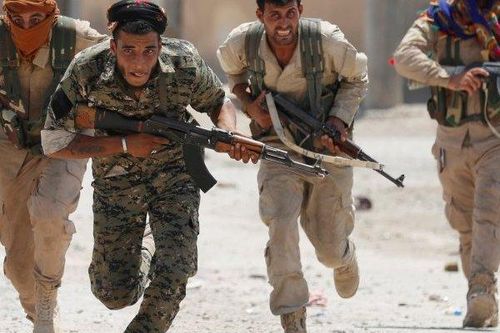 Điên cuồng tấn công, IS 'giãy dụa' trước đòn hợp lực 'nhả đạn' của Nga-Syria