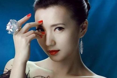Nữ diễn viên Trần Hảo bị nghi ngờ về học hàm giáo sư