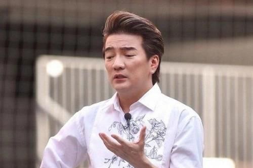 Lý giải đúng - sai về việc ca sĩ Đàm Vĩnh Hưng dùng 140 triệu đồng tiền từ thiện để xây chùa