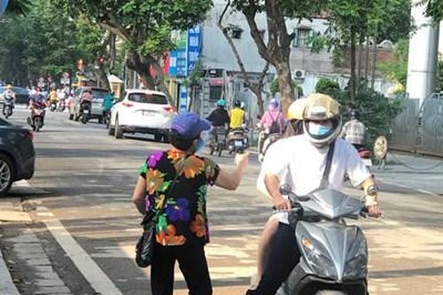 Cảnh giác trước tình trạng 'cò mồi' ở cổng Bệnh viện K