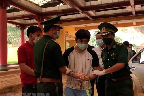 Bắt giữ, tiếp nhận các đối tượng truy nã đặc biệt nguy hiểm