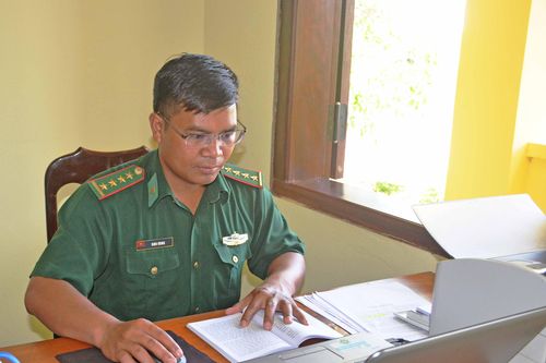 Đinh ƠRing: Cán bộ chính trị gương mẫu