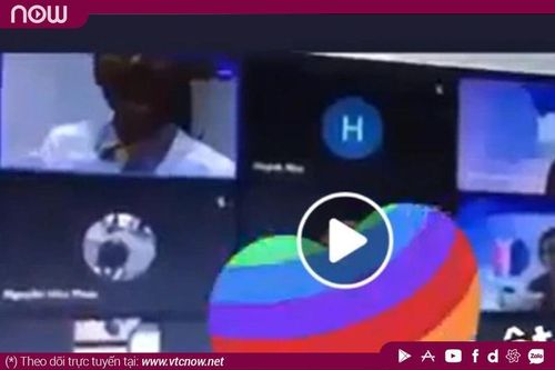 Xôn xao clip đôi sinh viên 'diễn cảnh nóng' khi học online