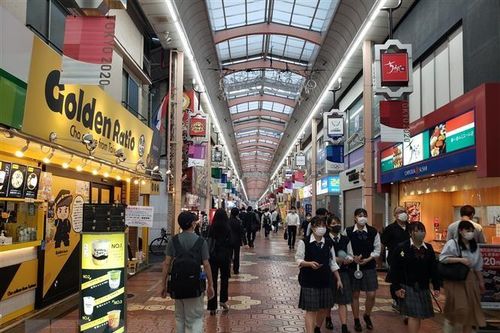 Thủ tướng Nhật Bản kiểm tra công tác kiểm dịch tại sân bay Haneda
