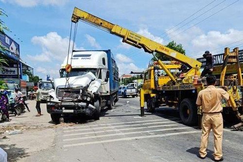 Khởi tố tài xế 'ngáo đá' điều khiển 'xe điên' vượt chốt kiểm dịch