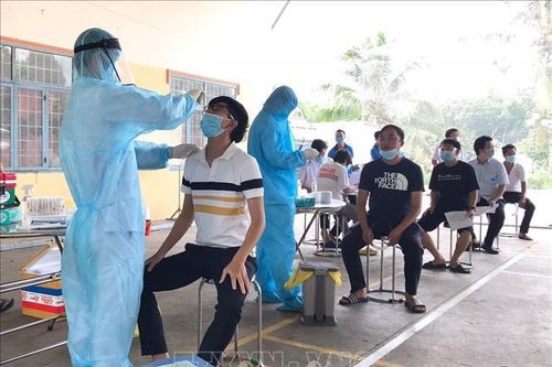 Phó Thủ tướng Vũ Đức Đam: Rút kinh nghiệm sơ bộ về công tác xét nghiệm ở một số địa phương