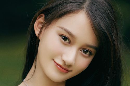 Nữ thủ khoa được o bế ở showbiz Trung Quốc