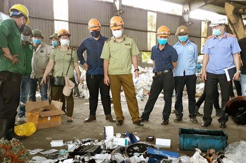 Hà Nội: Tiêu hủy 18 tấn hàng giả, hàng cấm lưu hành