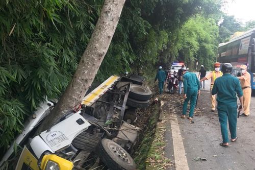 Lâm Đồng: Lật xe tải trên đèo Bảo Lộc làm 3 người thương vong