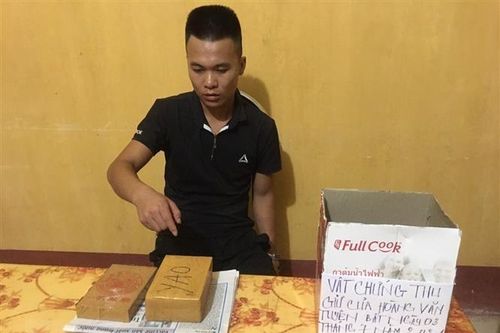 Bắt đối tượng vận chuyển 3 bánh heroin bán cho người nước ngoài
