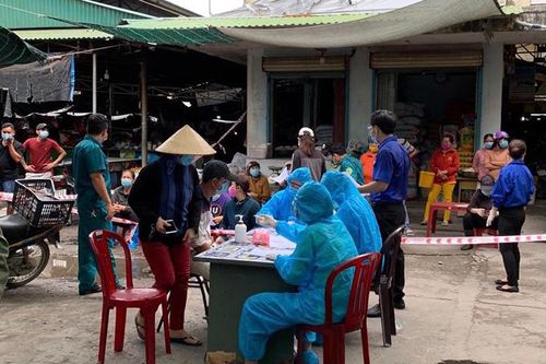TP. Cam Ranh lấy mẫu xét nghiệm cho 293 tiểu thương tại chợ Cam Lộc vì liên quan đến bệnh nhân 20239