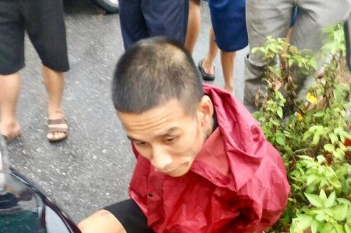 CSGT và người dân phối hợp quật ngã, bắt giữ trộm xe SH