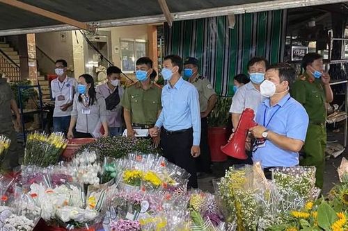 TP.HCM tạm dừng tập kết giao hàng tại chợ đầu mối nông sản Thủ Đức