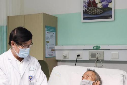 Cụ ông 92 tuổi gãy xương với nhiều bệnh nền được điều trị thành công