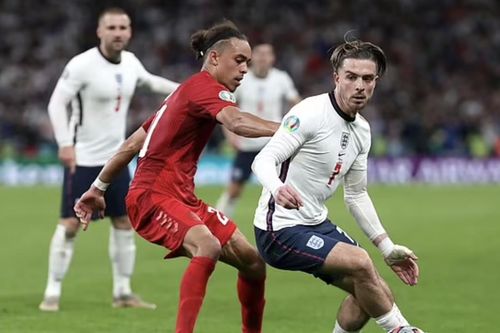 Gary Neville: 'HLV Southgate can đảm khi rút Grealish khỏi sân'