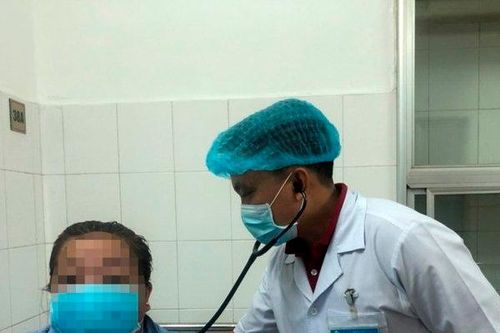 Mảnh xương cá 'lạc' trong phế quản bệnh nhân suốt 1 năm