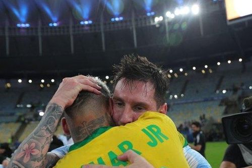 Messi và Neymar bật khóc khi Argentina đánh bại Brazil