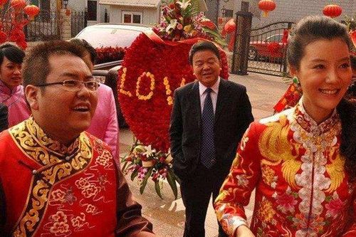 Chân dung người thừa kế 'chịu chơi' nướng 46.000 tỷ chỉ trong 10 năm