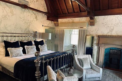 Khách sạn cổ có giường trị giá gần 14.000 USD