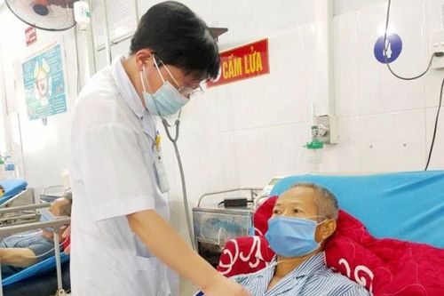 Tin đông y truyền miệng, người đàn ông phải cấp cứu trong tình trạng nguy kịch