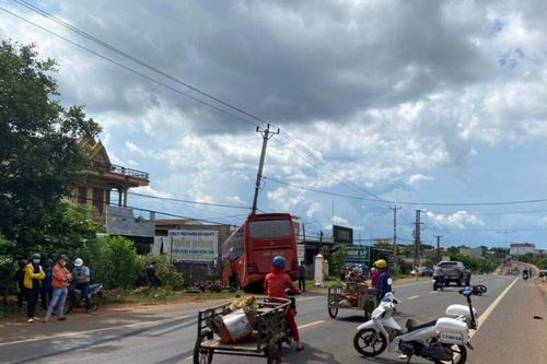 Gia Lai: Xe khách tông 2 xe máy trên đường Hồ Chí Minh, 1 người tử vong