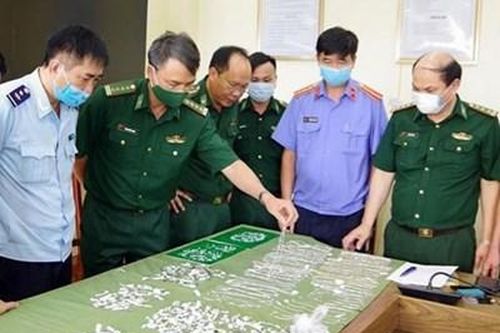 Bắt vụ vận chuyển hàng trăm viên kim cương lậu ở Hải Phòng