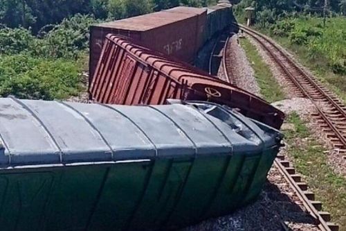 Lật tàu ở Quảng Trị, đường sắt Bắc - Nam tê liệt nhiều giờ