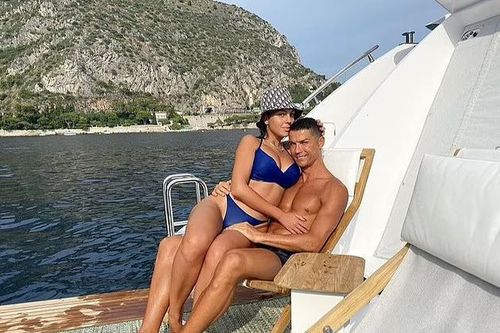 Bạn gái Cristiano Ronaldo tung ảnh khỏa thân gây 'bão' mạng xã hội