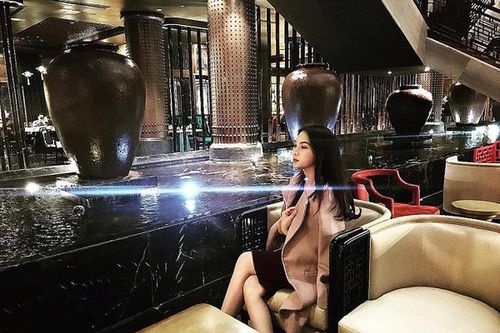 Gia đình 'ông ngoại' hoa khôi báo chí mê môn thể thao quý tộc này
