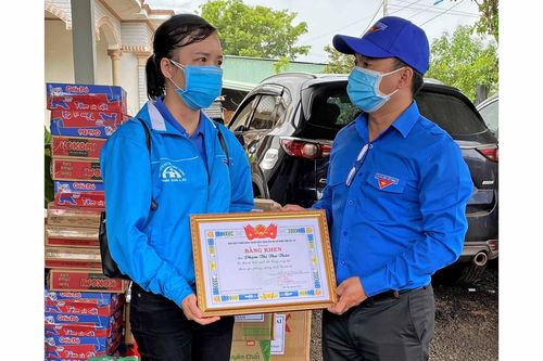 Khen thưởng Bí thư Huyện Đoàn Chư Pưh có thành tích trong công tác phòng-chống dịch