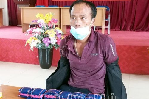 Bắt 2 đối tượng, thu giữ 6.800 viên nén màu hồng nghi là hồng phiến