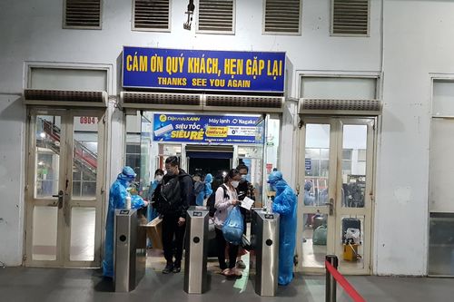 Tổ chức chuyến tàu chuyên biệt đầu tiên từ TPHCM, đưa 3.000 người dân Hà Tĩnh về quê