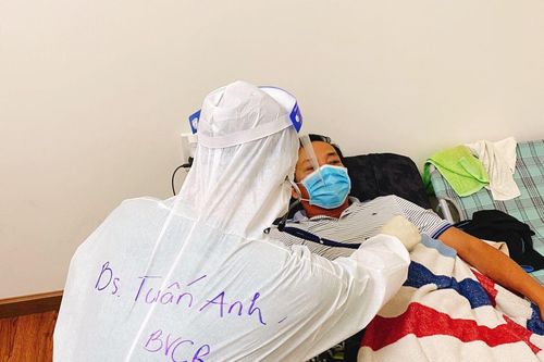 Những 'chiến sỹ' kiên cường chống dịch COVID-19 - Bài 1: Không ngại xông pha nơi tuyến đầu
